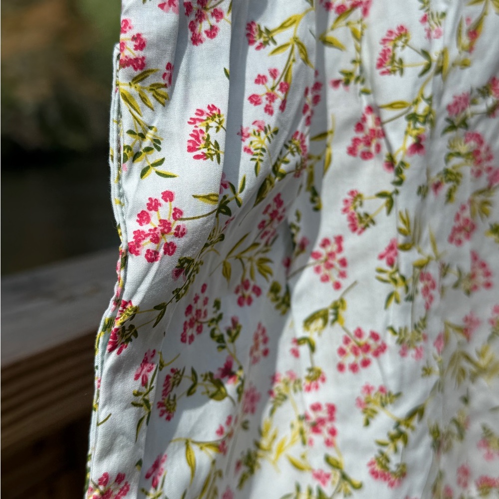 🌺 J CREW Short Sleeved Smocked Dress in Meadow Floral. - Picture 7 of 7